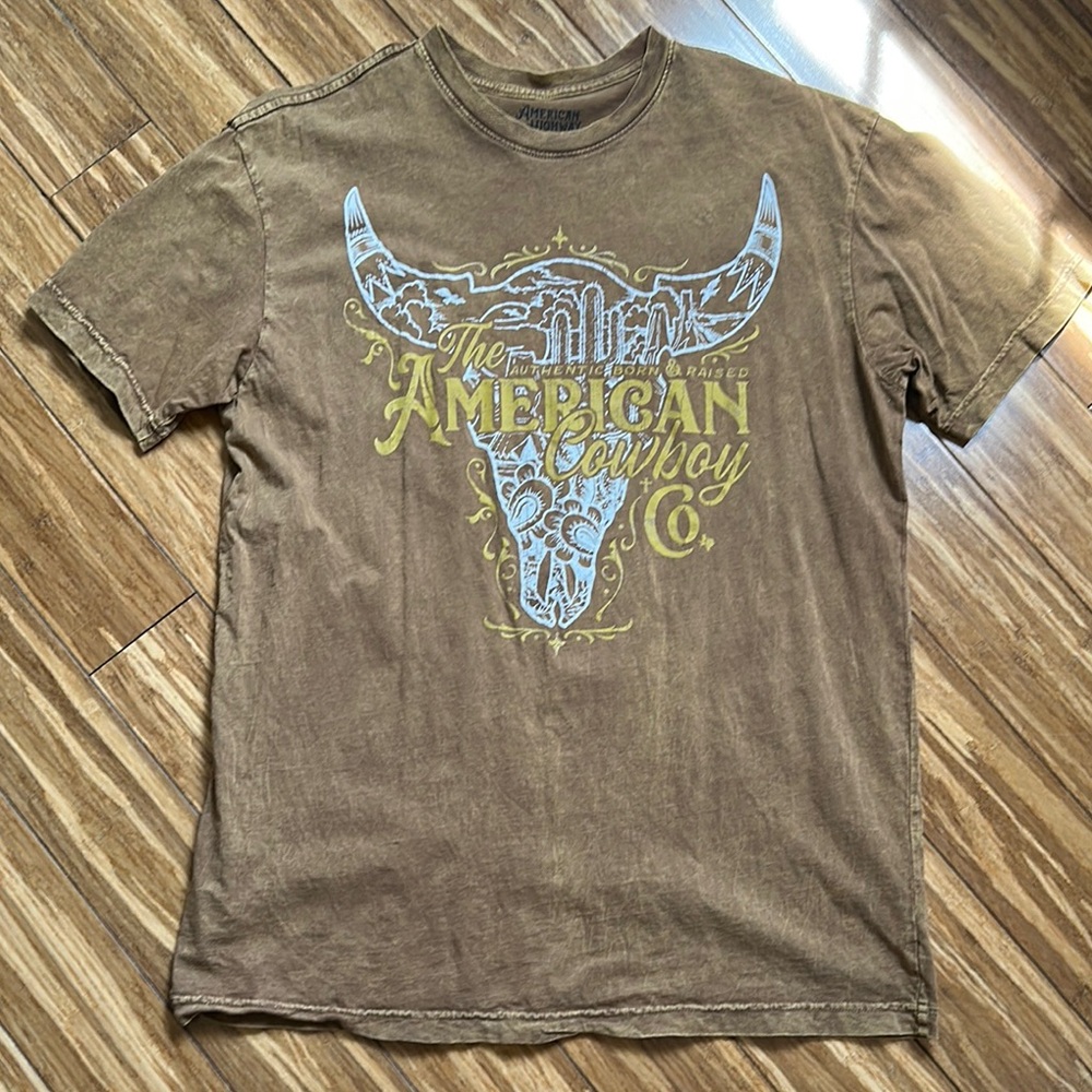 Buckle Brown Short Sleeve Tee with Vintage Graphic